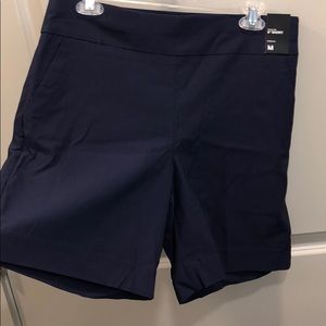 New York & Co 8” pull-on shorts Navy